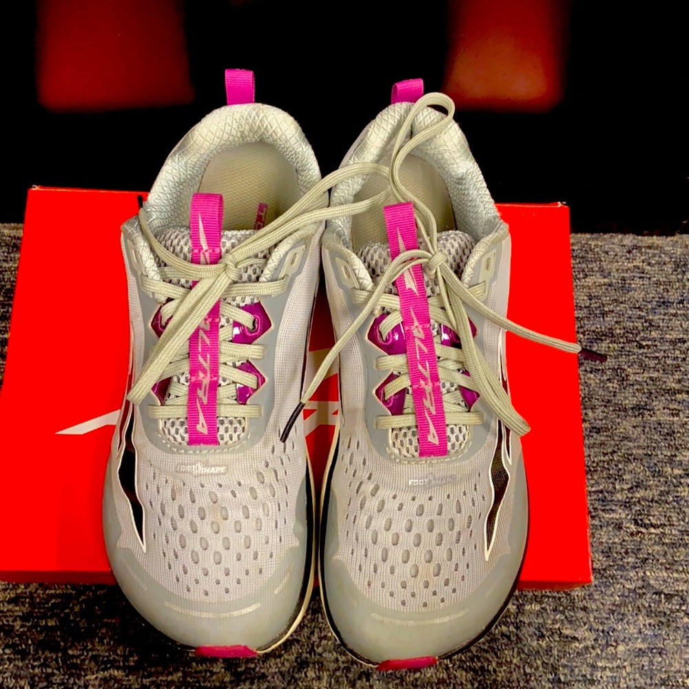 Altra wide toe women’s running shoes. Size 7.5 women’s